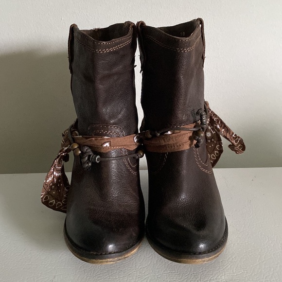 🌿 Cowboy Boots - Picture 1 of 3